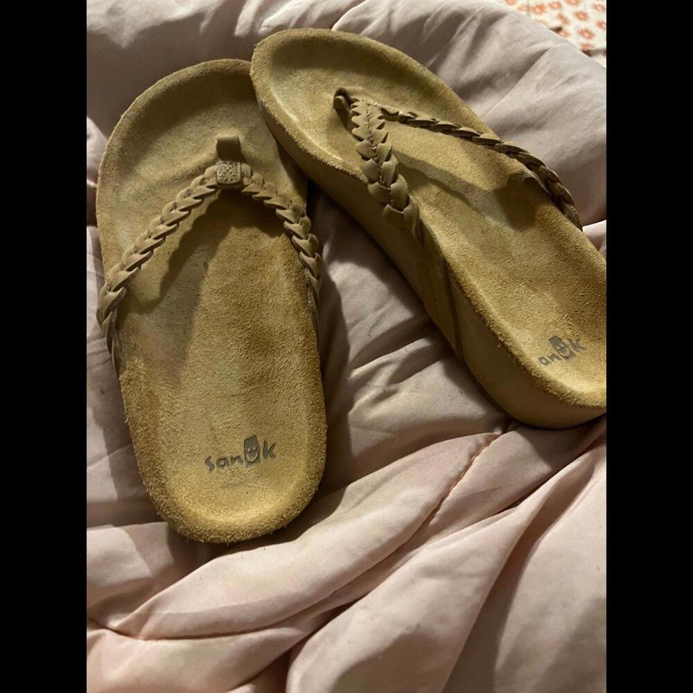 Sanuk womens 6 flip flops